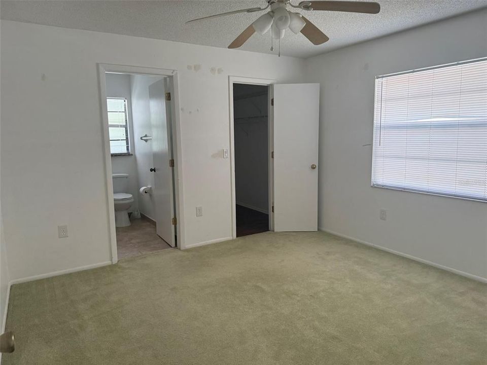 Active With Contract: $250,000 (2 beds, 2 baths, 928 Square Feet)
