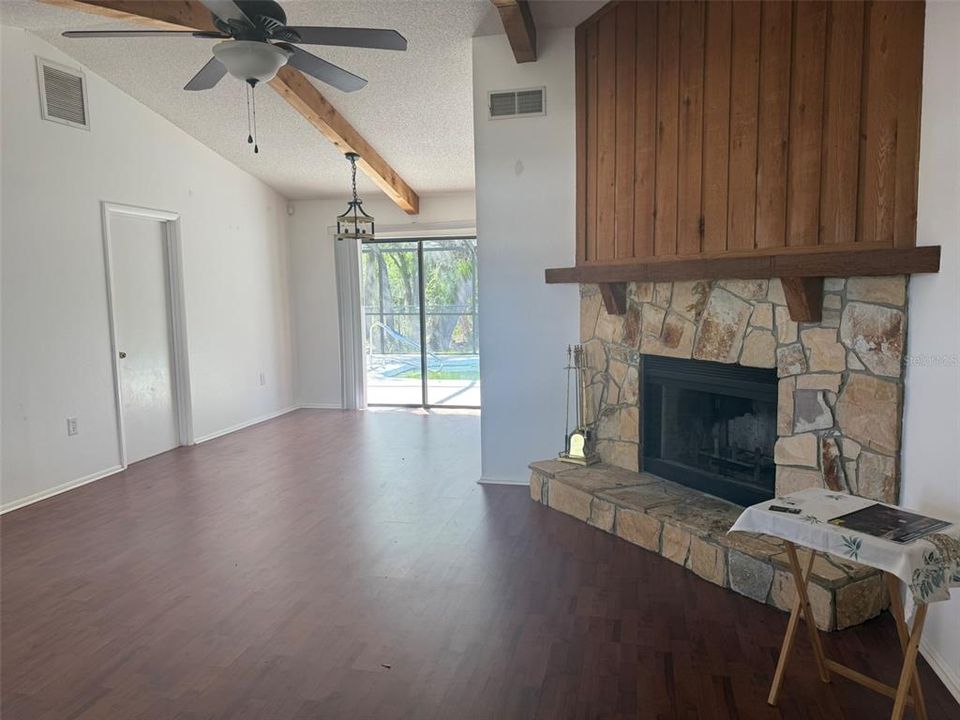 Active With Contract: $250,000 (2 beds, 2 baths, 928 Square Feet)