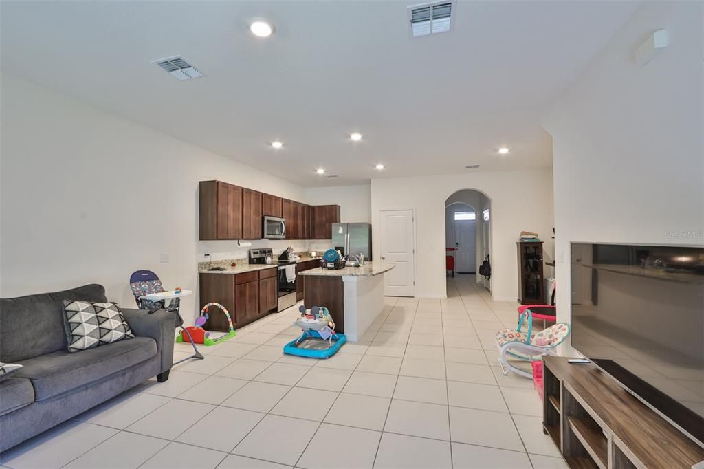 Active With Contract: $2,500 (3 beds, 2 baths, 1707 Square Feet)
