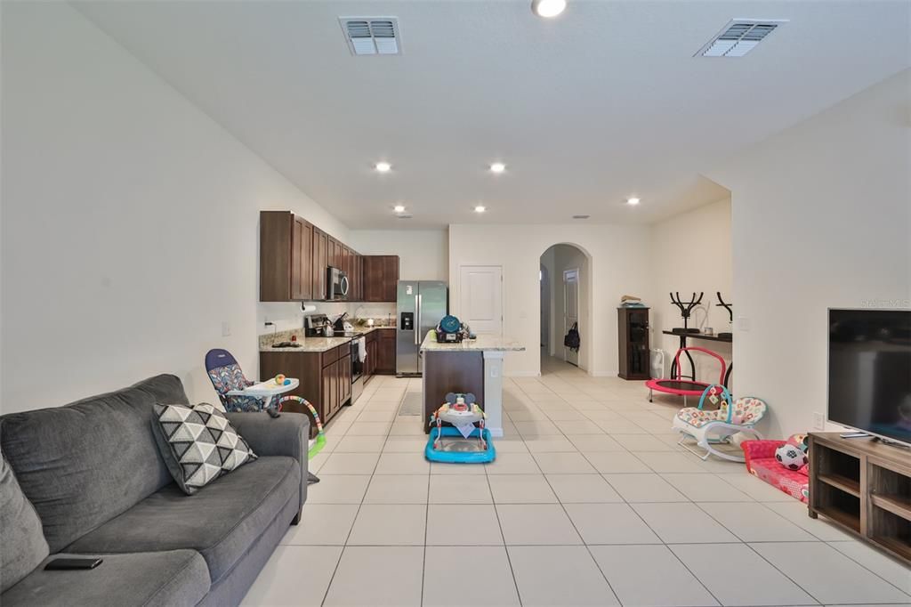 Active With Contract: $2,500 (3 beds, 2 baths, 1707 Square Feet)