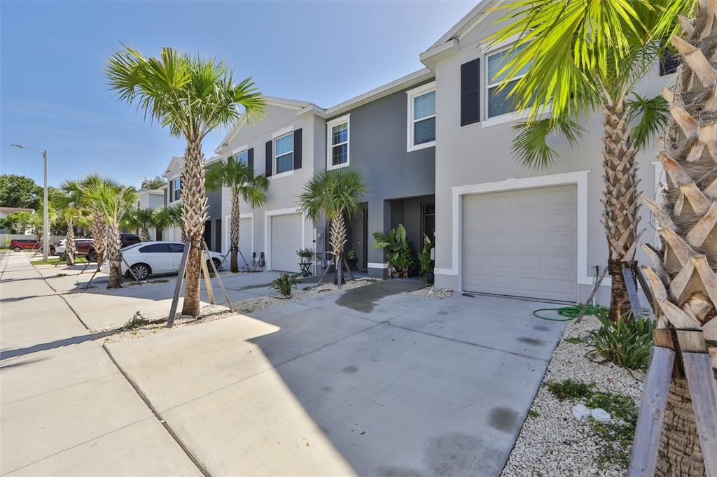 Active With Contract: $2,500 (3 beds, 2 baths, 1707 Square Feet)