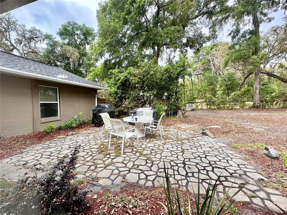 For Sale: $374,995 (3 beds, 2 baths, 2072 Square Feet)