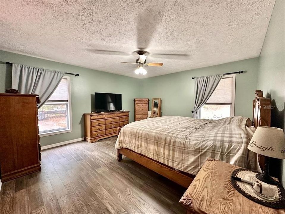 For Sale: $374,995 (3 beds, 2 baths, 2072 Square Feet)
