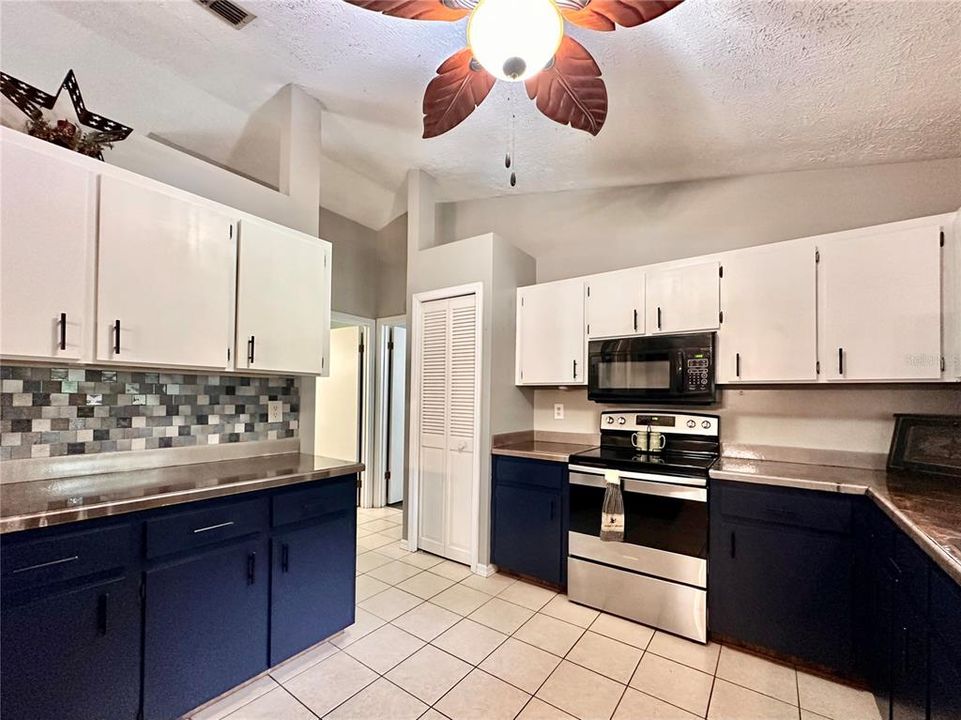 For Sale: $374,995 (3 beds, 2 baths, 2072 Square Feet)