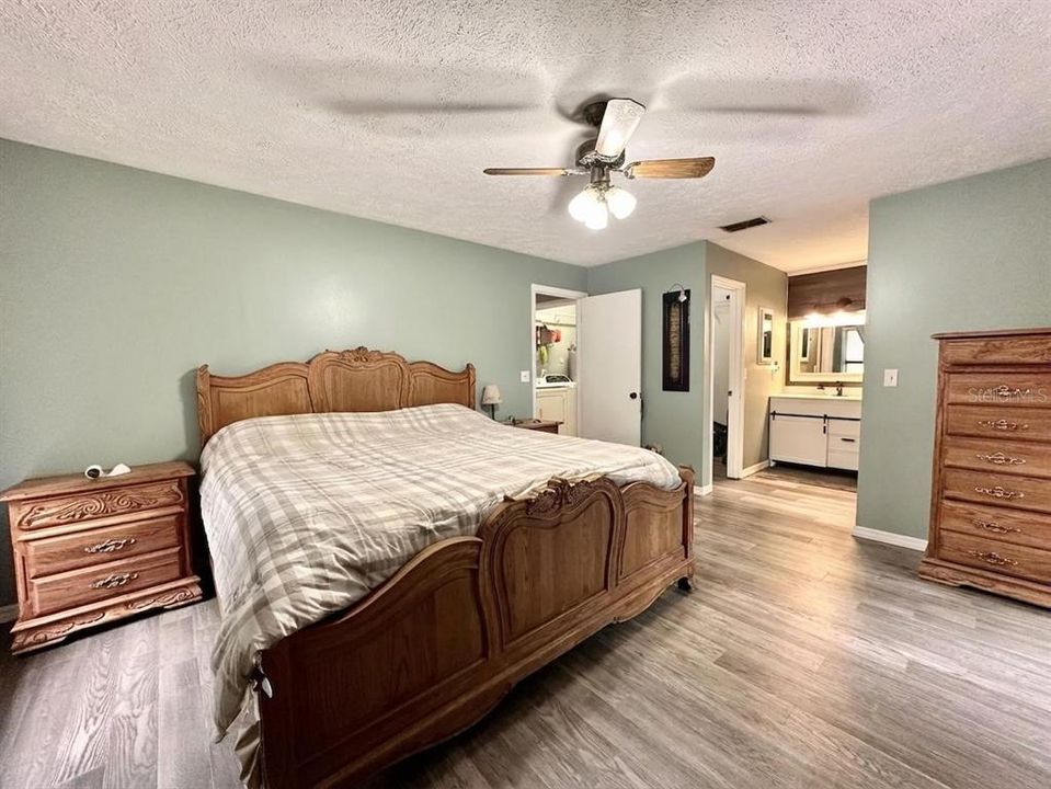For Sale: $374,995 (3 beds, 2 baths, 2072 Square Feet)