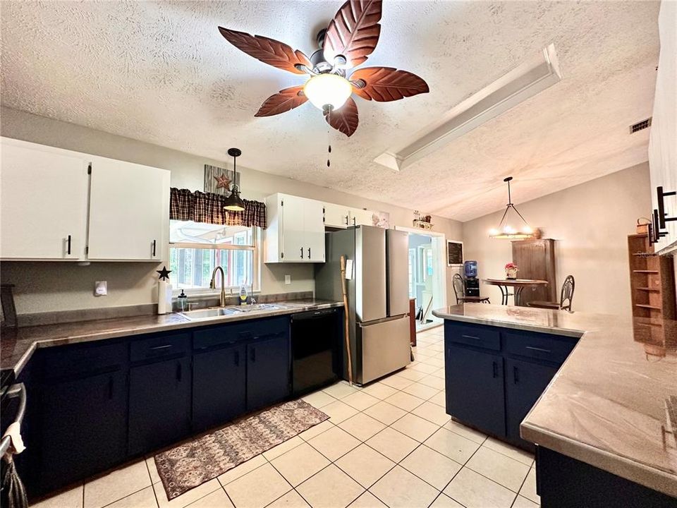For Sale: $374,995 (3 beds, 2 baths, 2072 Square Feet)