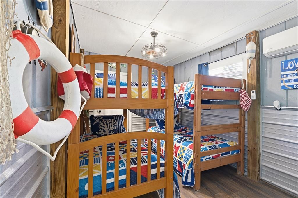 For Sale: $365,000 (3 beds, 2 baths, 1125 Square Feet)