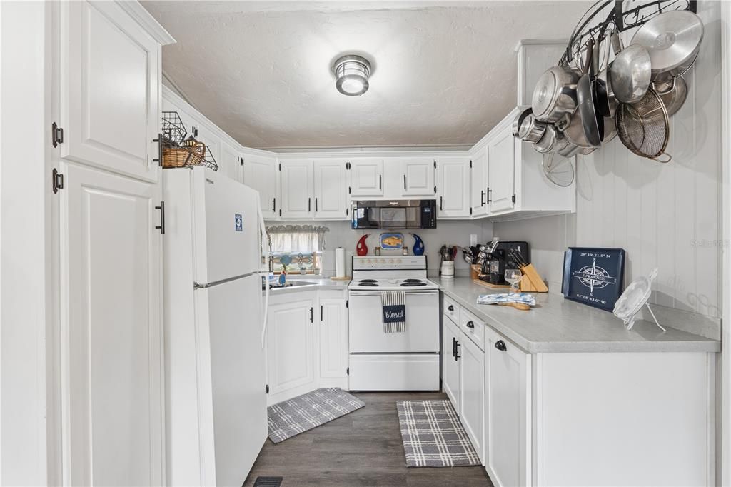 For Sale: $365,000 (3 beds, 2 baths, 1125 Square Feet)