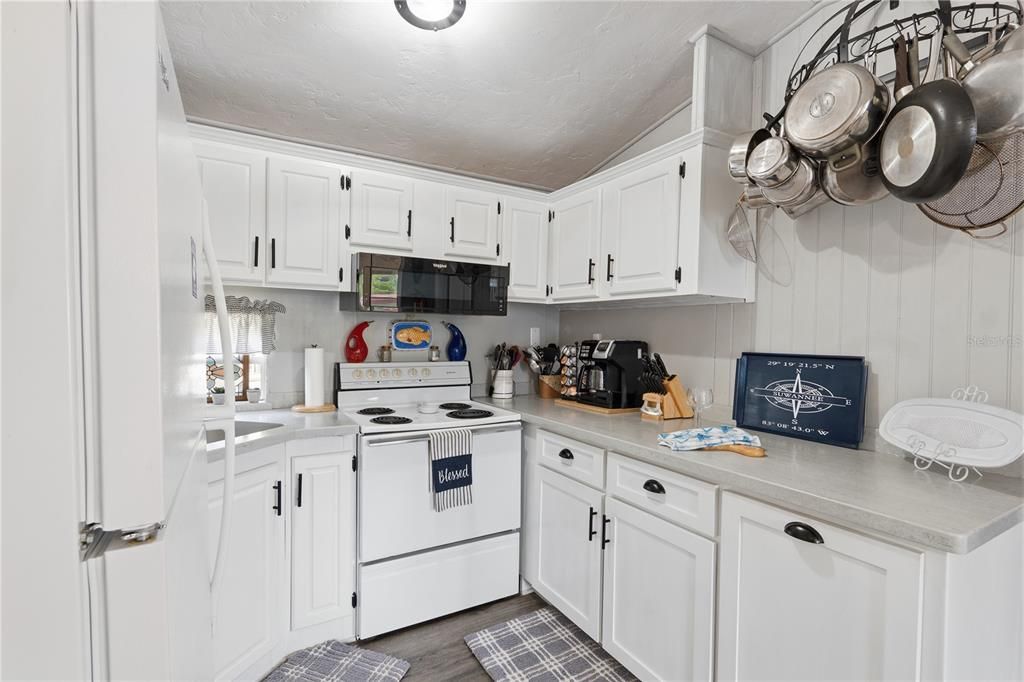 For Sale: $365,000 (3 beds, 2 baths, 1125 Square Feet)