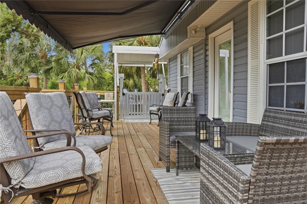 For Sale: $365,000 (3 beds, 2 baths, 1125 Square Feet)