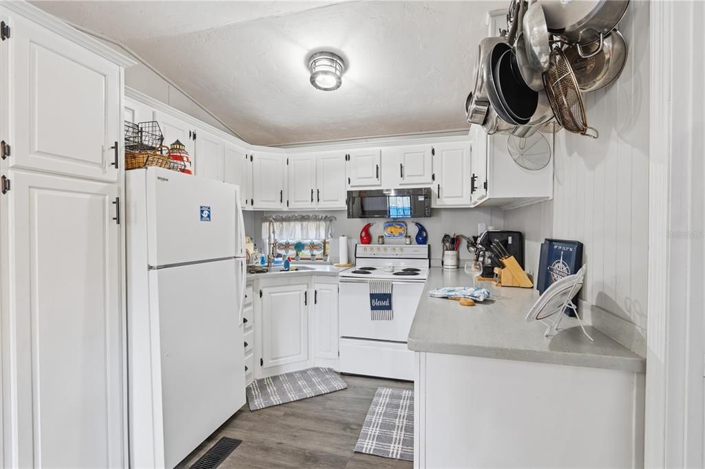 For Sale: $365,000 (3 beds, 2 baths, 1125 Square Feet)