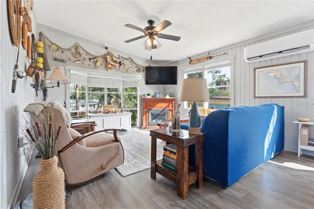 For Sale: $365,000 (3 beds, 2 baths, 1125 Square Feet)