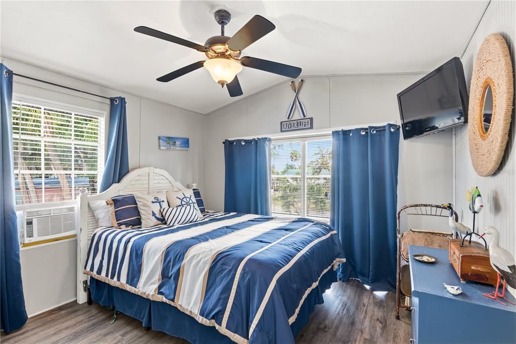 For Sale: $365,000 (3 beds, 2 baths, 1125 Square Feet)