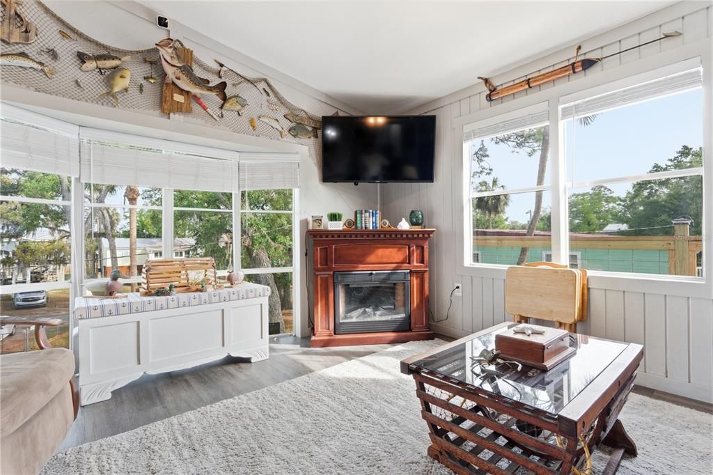For Sale: $365,000 (3 beds, 2 baths, 1125 Square Feet)
