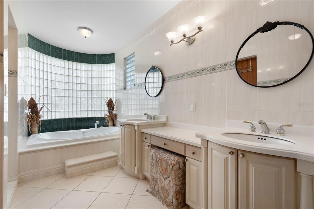 En Venta: $765,000 (6 camas, 5 baños, 4412 Pies cuadrados)