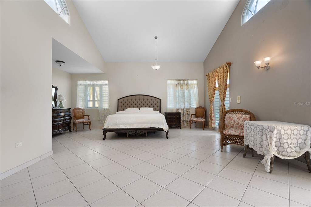 En Venta: $765,000 (6 camas, 5 baños, 4412 Pies cuadrados)