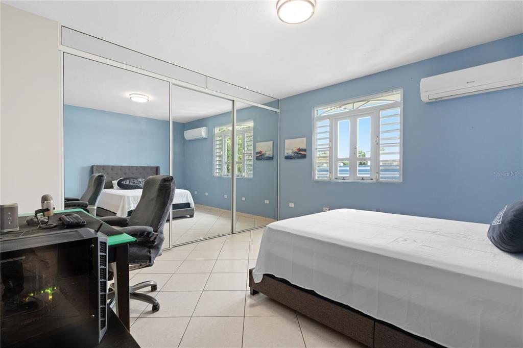 En Venta: $765,000 (6 camas, 5 baños, 4412 Pies cuadrados)