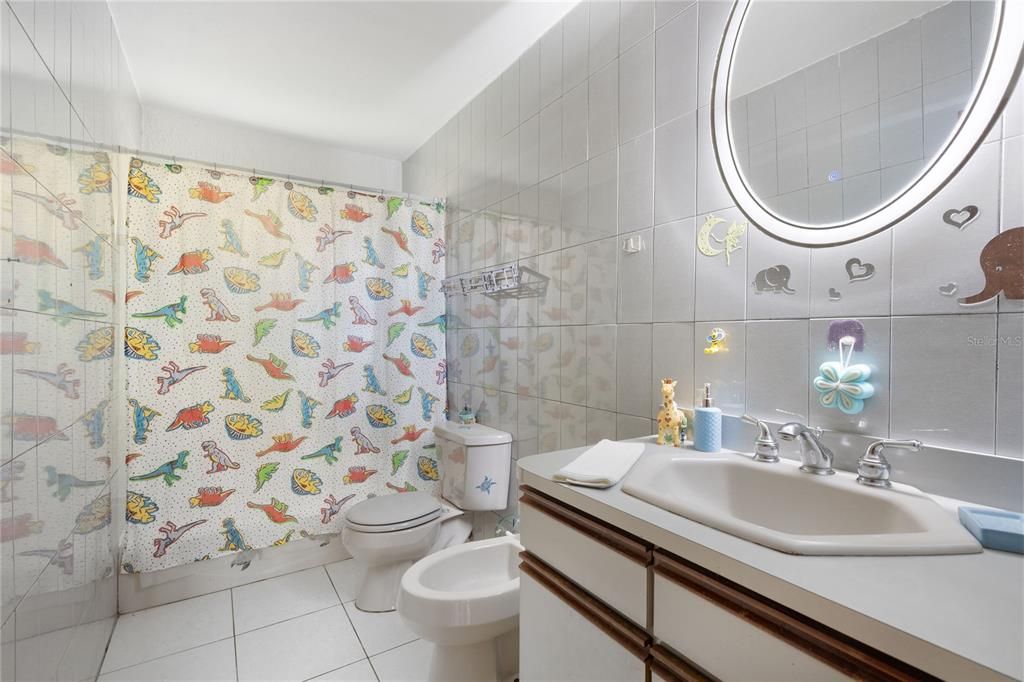 En Venta: $765,000 (6 camas, 5 baños, 4412 Pies cuadrados)