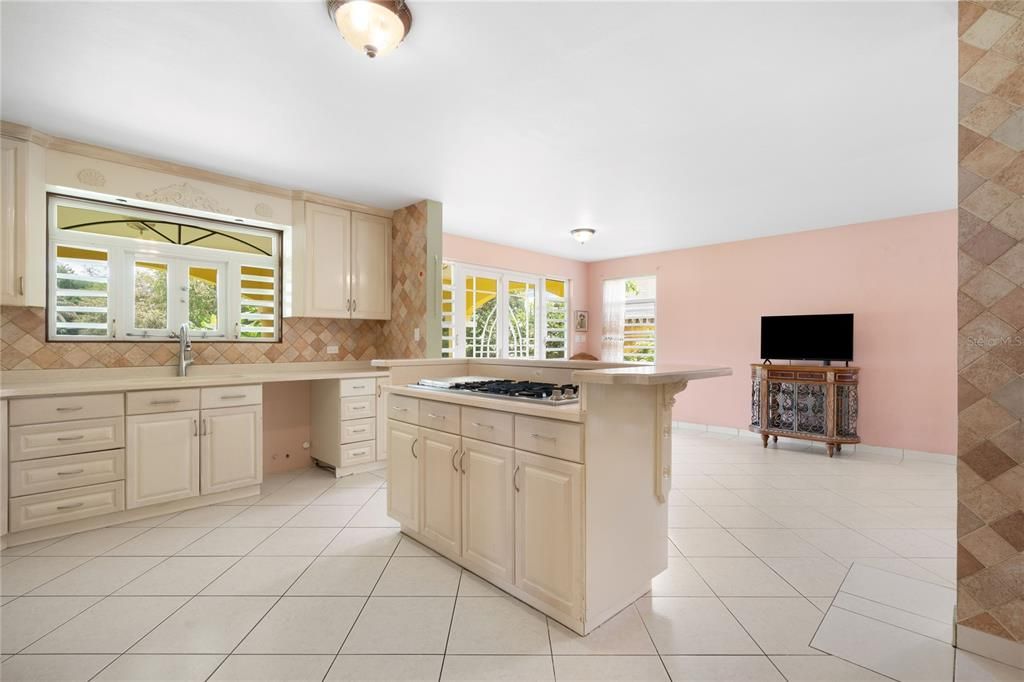 En Venta: $765,000 (6 camas, 5 baños, 4412 Pies cuadrados)
