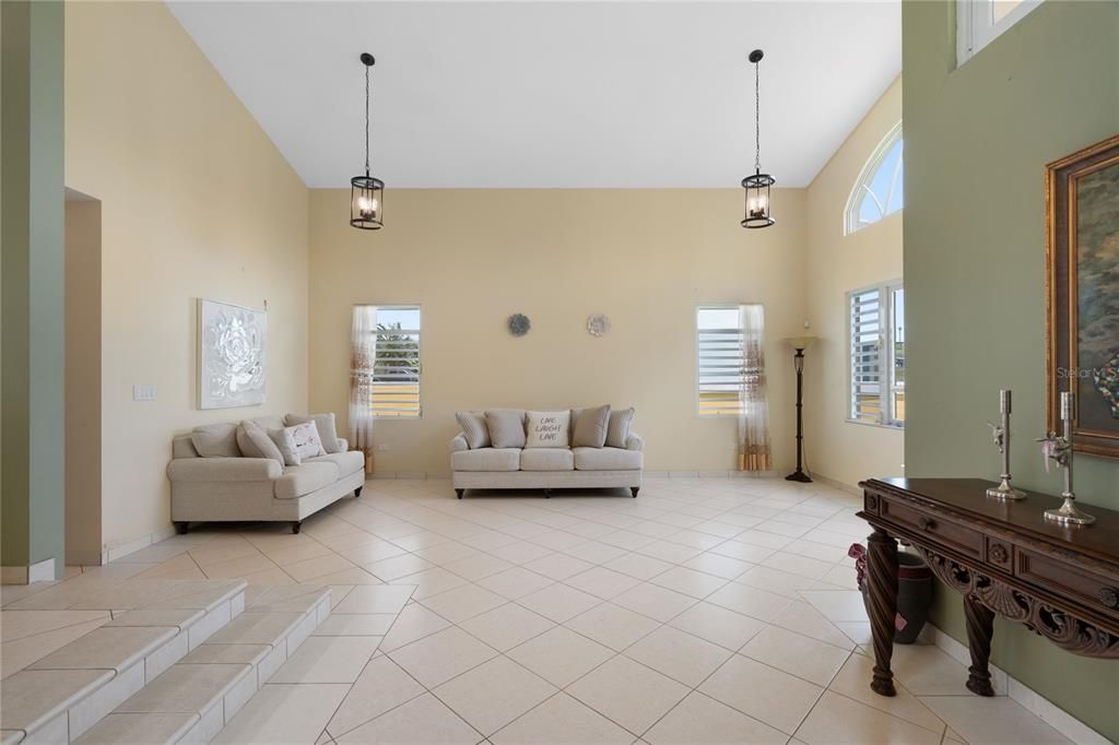 En Venta: $765,000 (6 camas, 5 baños, 4412 Pies cuadrados)