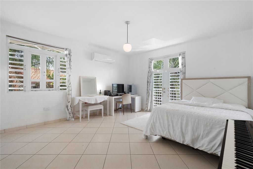 En Venta: $765,000 (6 camas, 5 baños, 4412 Pies cuadrados)