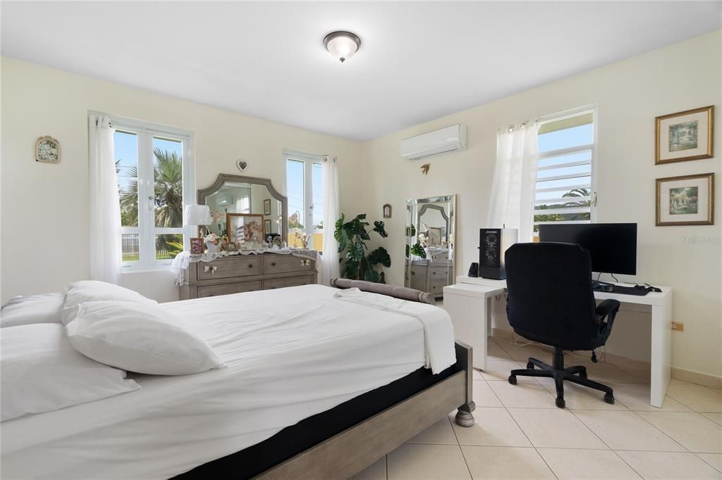 En Venta: $765,000 (6 camas, 5 baños, 4412 Pies cuadrados)