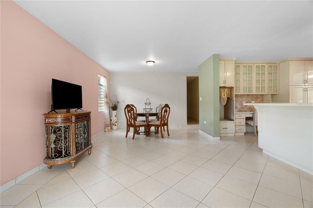 En Venta: $765,000 (6 camas, 5 baños, 4412 Pies cuadrados)