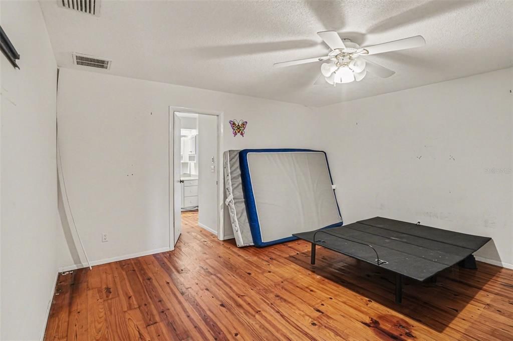Activo con contrato: $280,000 (2 camas, 2 baños, 1479 Pies cuadrados)