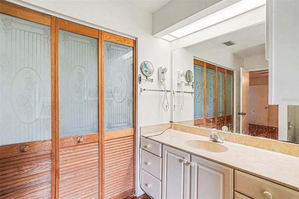 Activo con contrato: $280,000 (2 camas, 2 baños, 1479 Pies cuadrados)