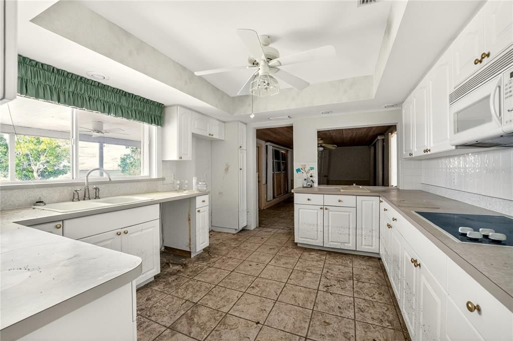 For Sale: $3,900,000 (2 beds, 1 baths, 1494 Square Feet)
