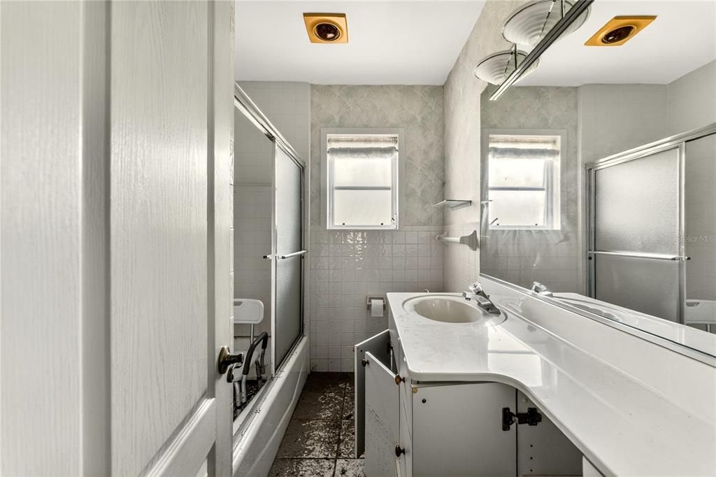 For Sale: $3,900,000 (2 beds, 1 baths, 1494 Square Feet)