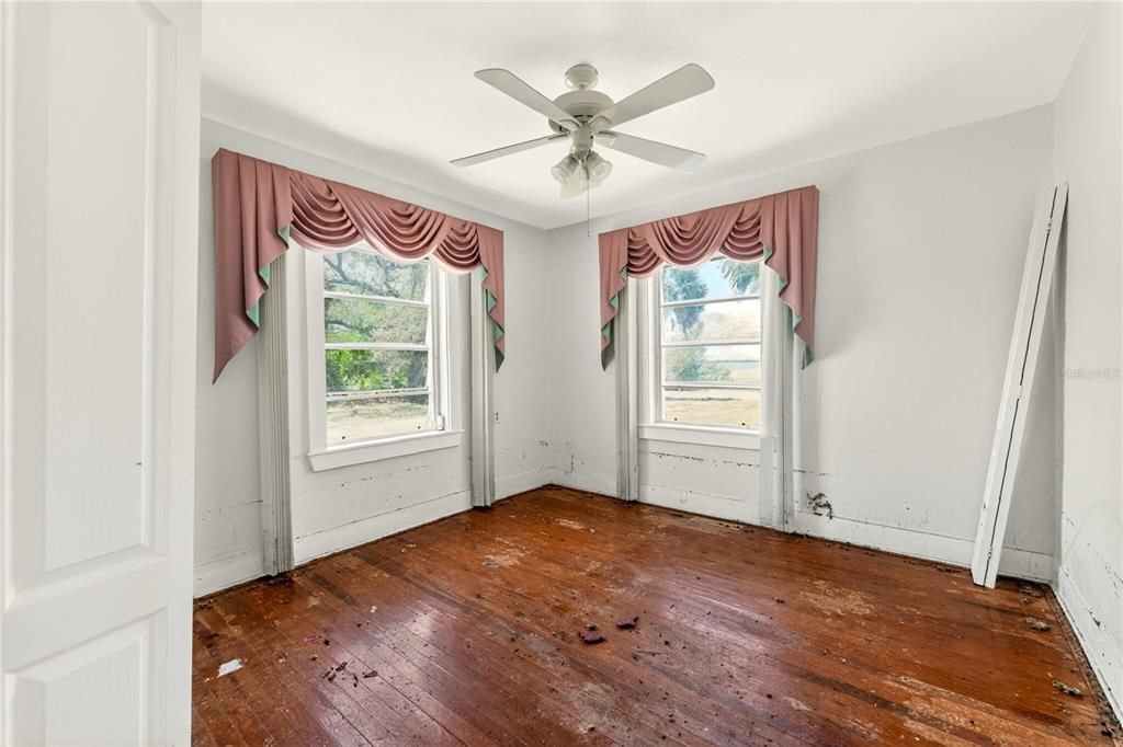 For Sale: $3,900,000 (2 beds, 1 baths, 1494 Square Feet)