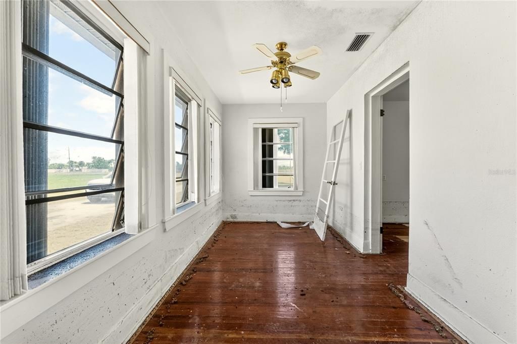 For Sale: $3,900,000 (2 beds, 1 baths, 1494 Square Feet)