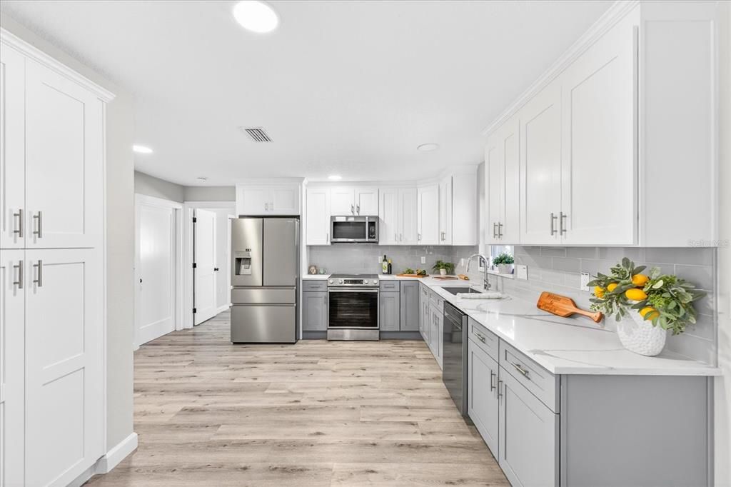 Active With Contract: $699,000 (3 beds, 2 baths, 1712 Square Feet)