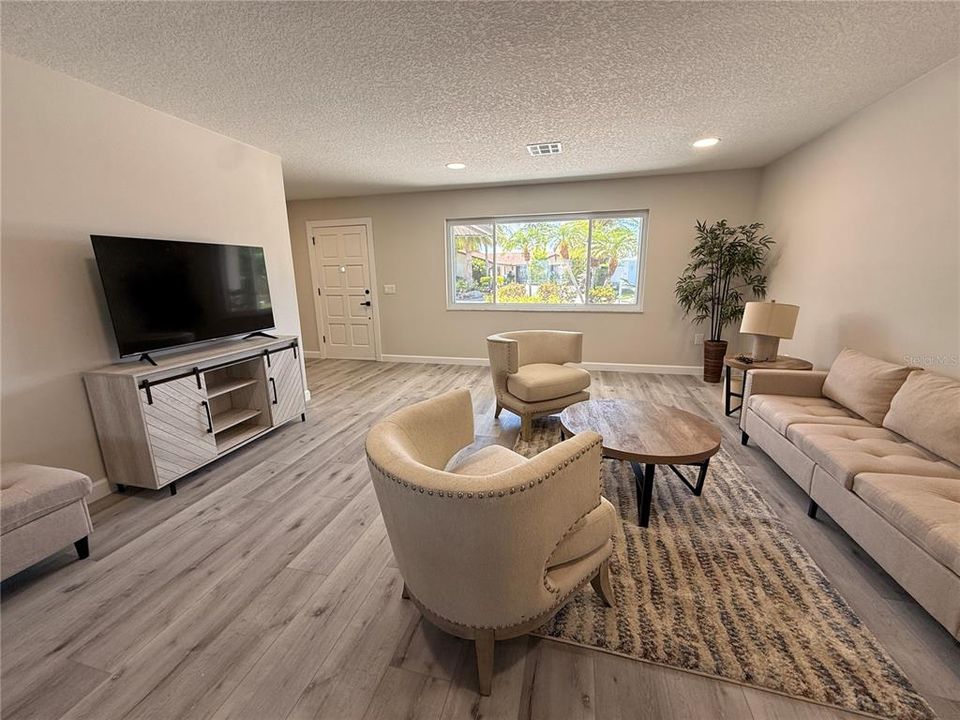 Active With Contract: $699,000 (3 beds, 2 baths, 1712 Square Feet)