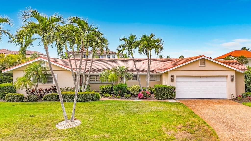 Recently Sold: $2,250,000 (3 beds, 3 baths, 2192 Square Feet)