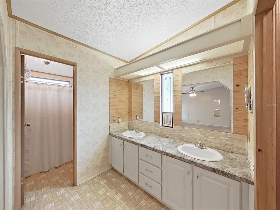 Activo con contrato: $140,000 (2 camas, 2 baños, 1372 Pies cuadrados)