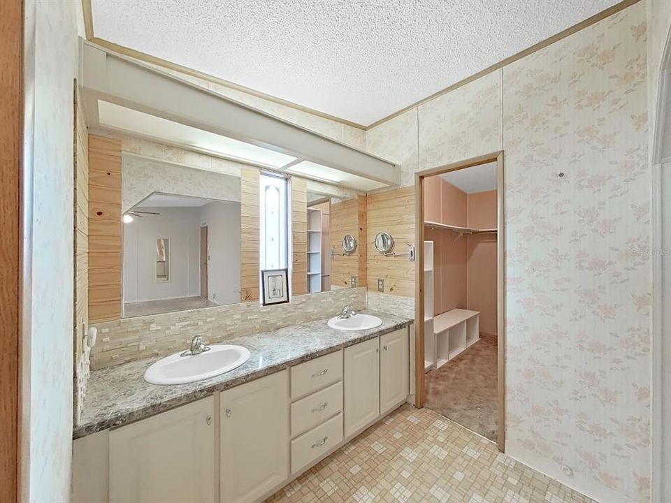 Activo con contrato: $140,000 (2 camas, 2 baños, 1372 Pies cuadrados)