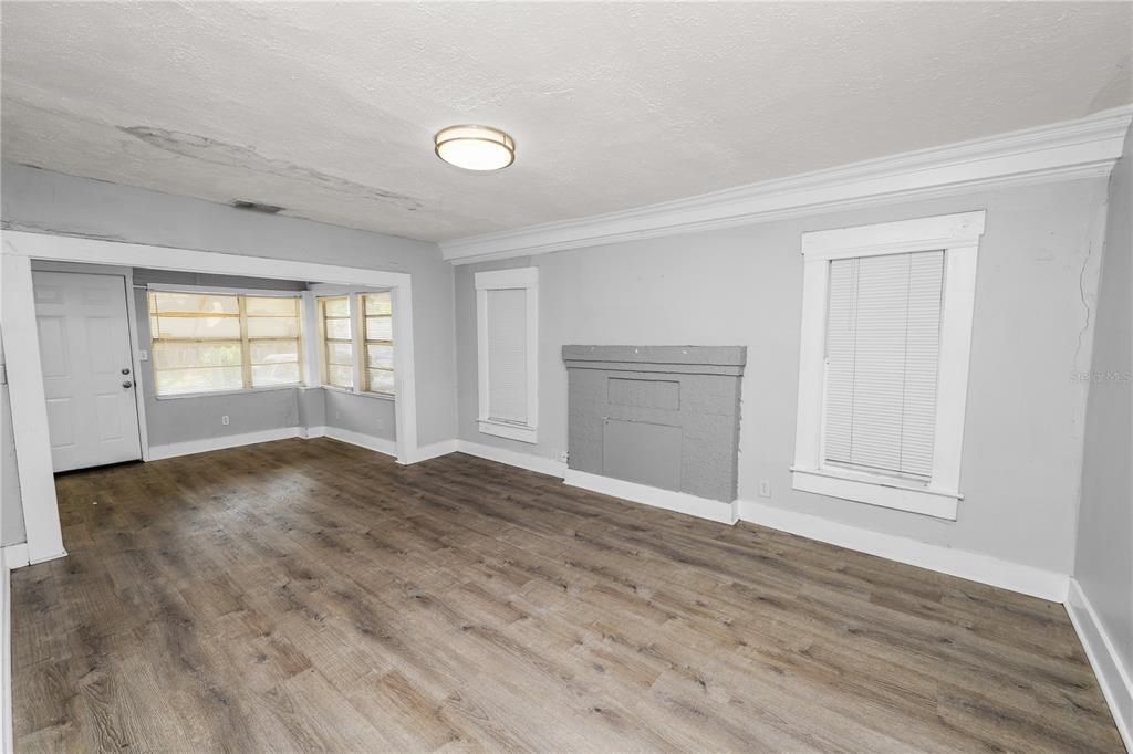 Activo con contrato: $179,000 (3 camas, 1 baños, 1184 Pies cuadrados)