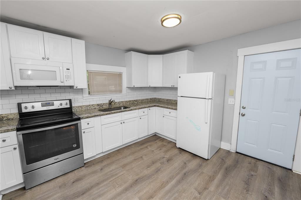 Activo con contrato: $179,000 (3 camas, 1 baños, 1184 Pies cuadrados)