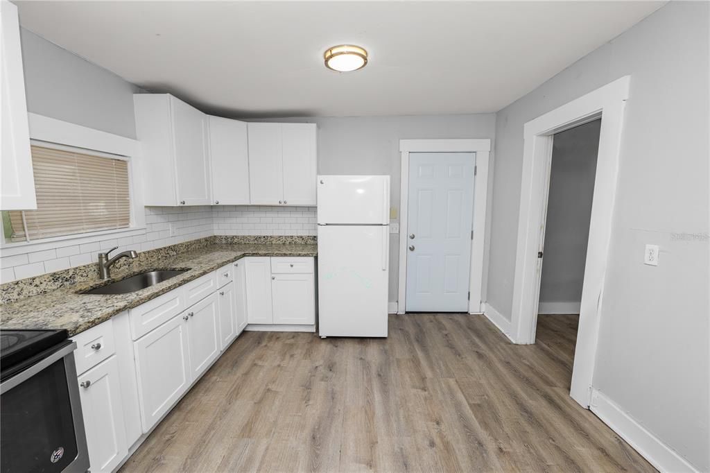 Activo con contrato: $179,000 (3 camas, 1 baños, 1184 Pies cuadrados)