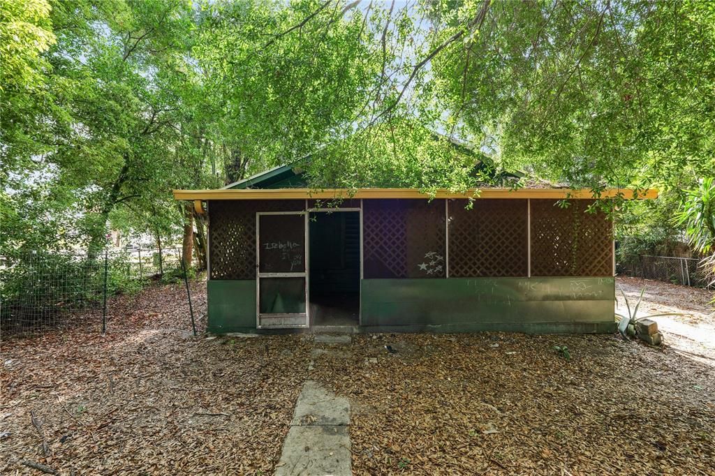 Activo con contrato: $179,000 (3 camas, 1 baños, 1184 Pies cuadrados)