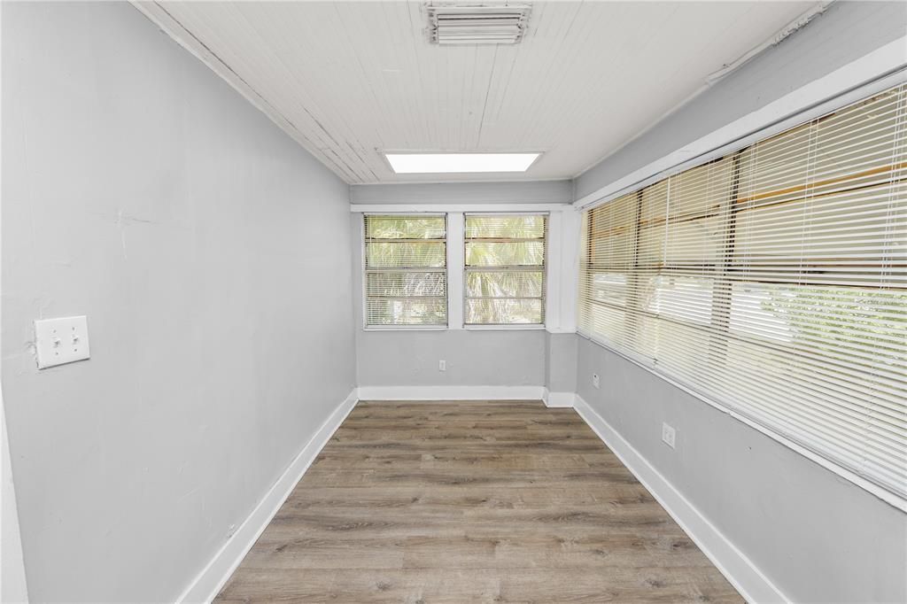 Activo con contrato: $179,000 (3 camas, 1 baños, 1184 Pies cuadrados)