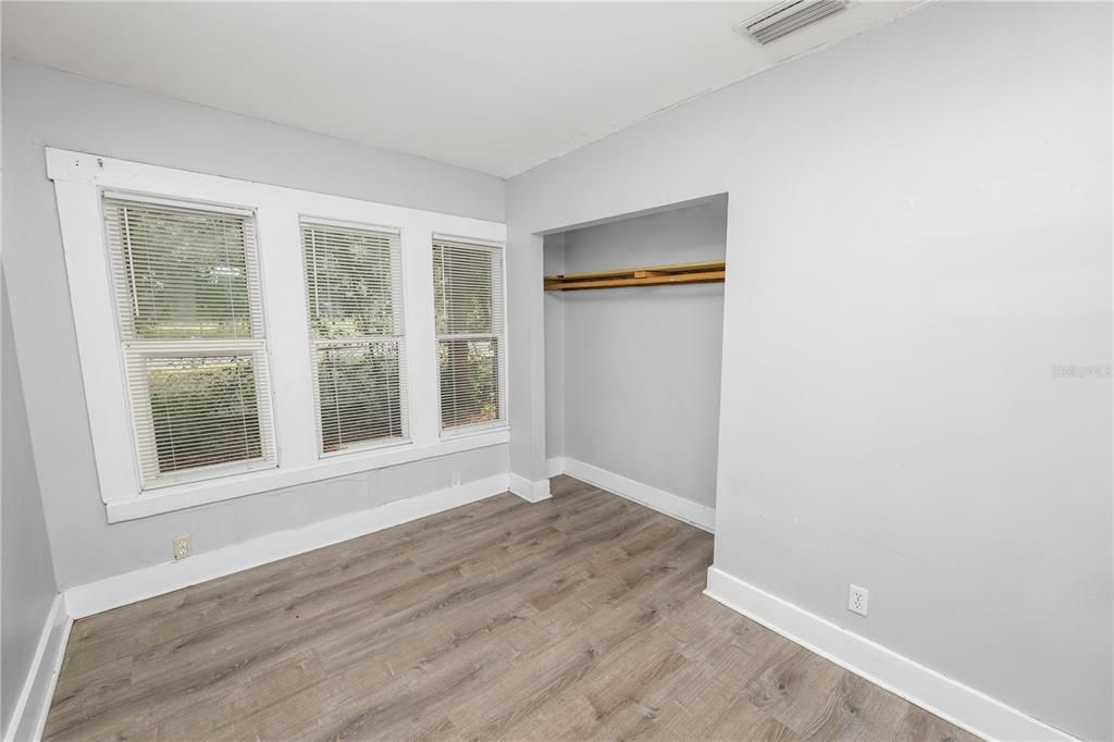 Activo con contrato: $179,000 (3 camas, 1 baños, 1184 Pies cuadrados)
