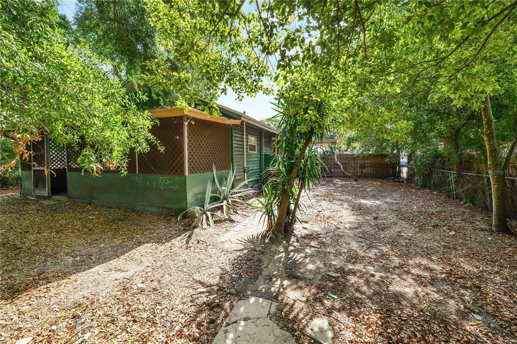 Activo con contrato: $179,000 (3 camas, 1 baños, 1184 Pies cuadrados)