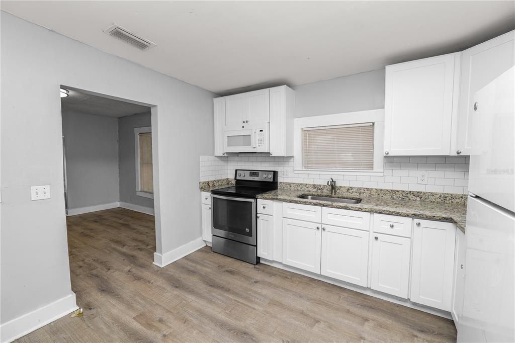 Activo con contrato: $179,000 (3 camas, 1 baños, 1184 Pies cuadrados)
