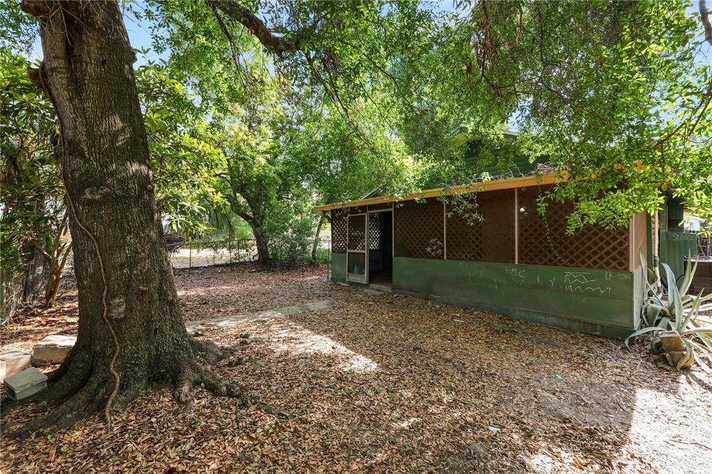 Activo con contrato: $179,000 (3 camas, 1 baños, 1184 Pies cuadrados)