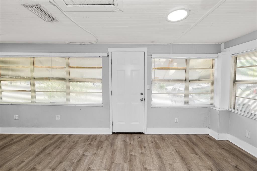 Activo con contrato: $179,000 (3 camas, 1 baños, 1184 Pies cuadrados)