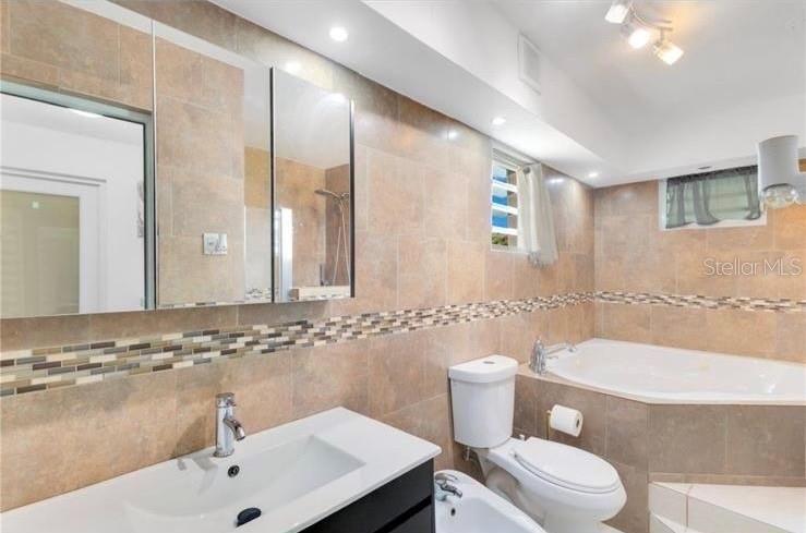 Active With Contract: $310,000 (3 beds, 2 baths, 1819 Square Feet)