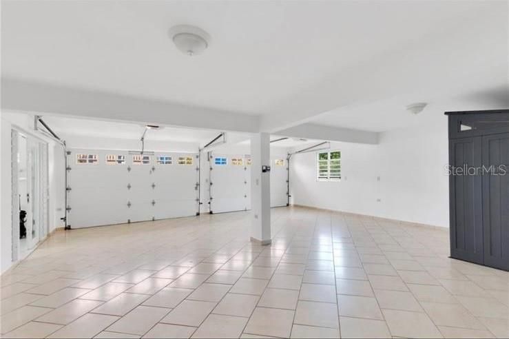 Active With Contract: $310,000 (3 beds, 2 baths, 1819 Square Feet)